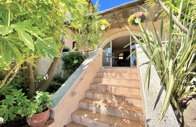 entrée-villa-à-vendre-la-croix-valmer