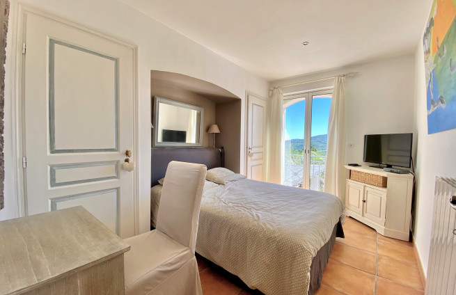ground-floor bedroom in a Provençal villa for sale