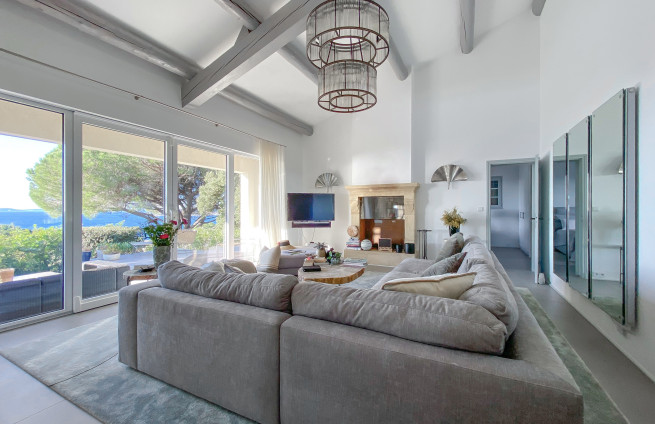 living room with sea view and fireplace - villa in La Croix Valmer