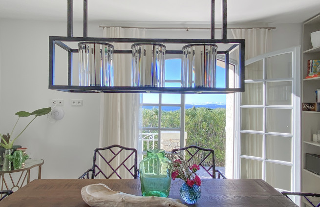 espace-repas-vue-mer-panoramique-villa-la-croix-valmer