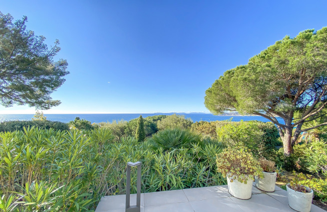 terrace-sea-view-180-degrees-la-croix-valmer