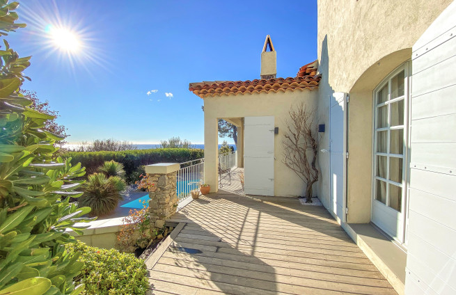 Villa rénovée vue mer panoramique à vendre à la Croix-Valmer