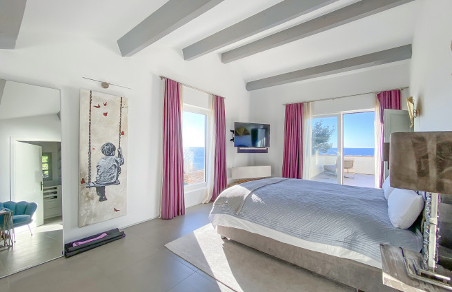 suite-chambre-parentale-vue-mer-terrasse-villa-la-croix-valmer