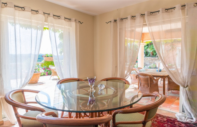 dining room opening onto a terrace, property in La Croix-Valmer