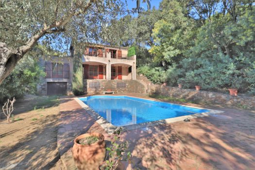 Provençal villa for sale in Gigaro area