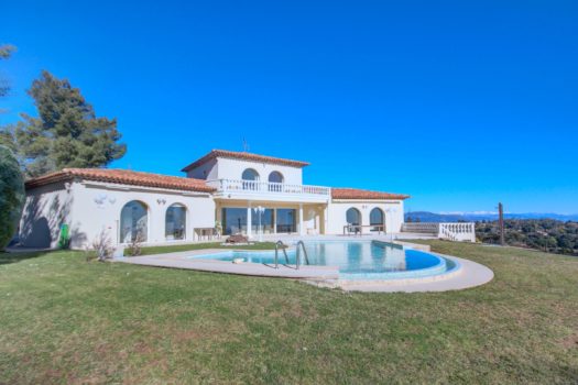 Villa for sale - 15 Minutes from Mandelieu - in the earth of Tanneronu - au cœur de Tanneron