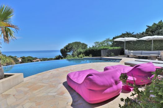 Sea view renovated villa for sale in Domaine de la Nartelle