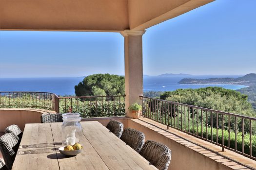 Sea view villa for sale walking distance to la Croix-Valmer village