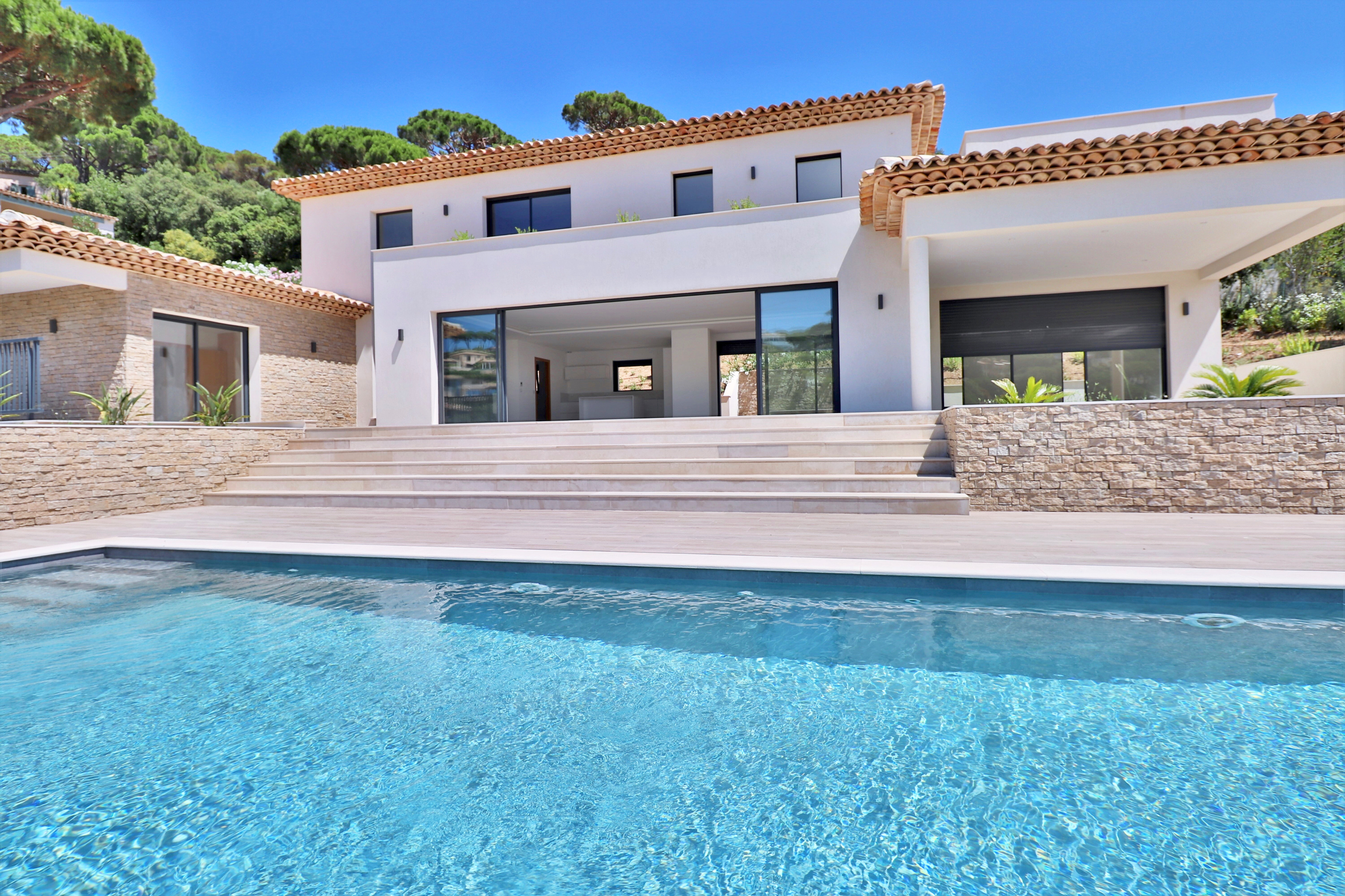 Villa Neuve vue mer à vendre au Sémaphore à SainteMaxime Saint