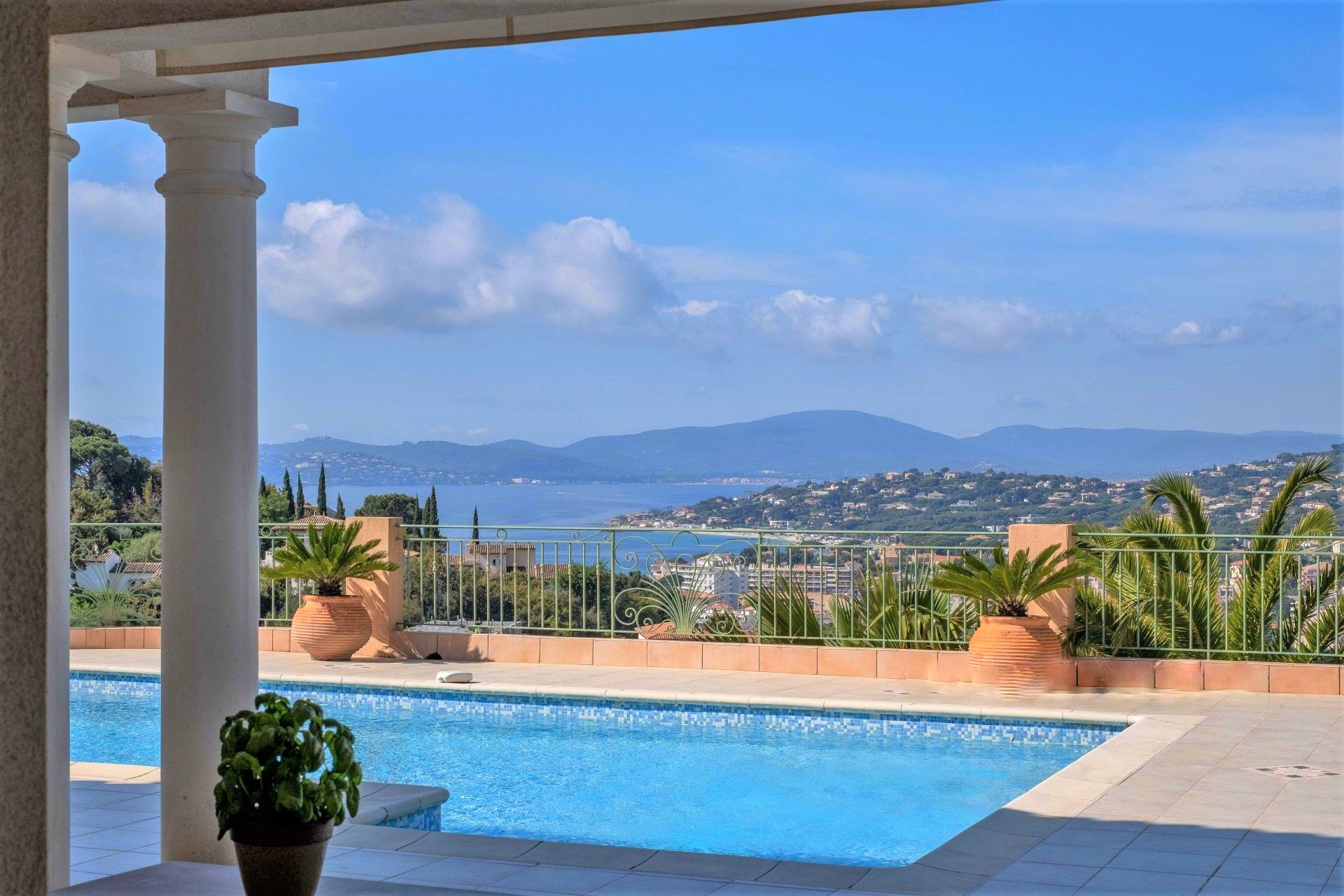 Villa met zeezicht te koop in Semaphore SaintTropez Bay Property