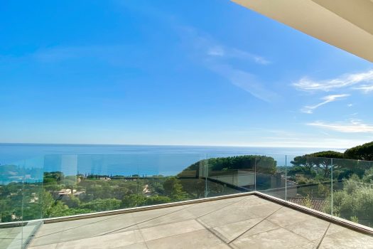 Villa contemporaine vue mer à vendre à Sainte-Maxime