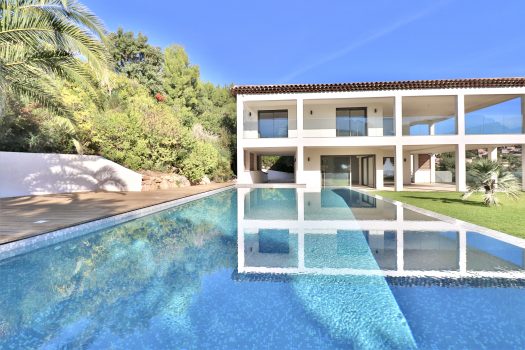 Sea view contemporary villa for sale in Sainte-Maxime