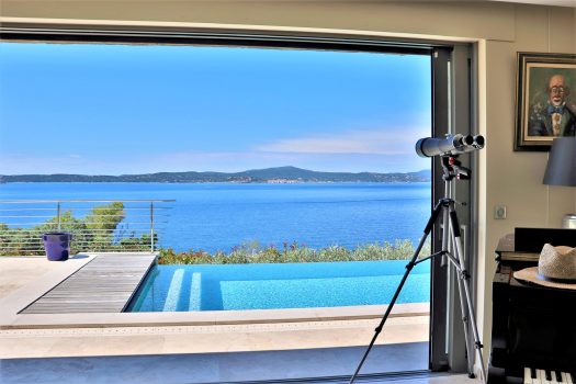 Luxurious villa with panoramic sea view over the Gulf of Saint-Tropez