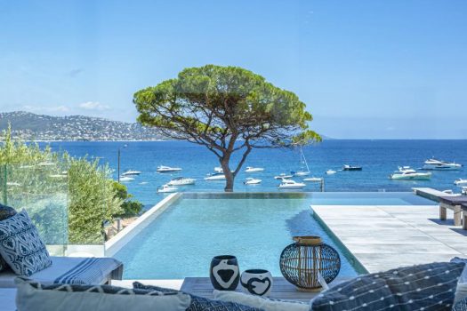 Hedendaagse villa met panoramisch zeezicht tegenover de stranden van La Nartelle