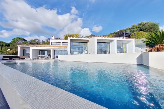 Modern sea view villa for sale in Sainte-Maxime