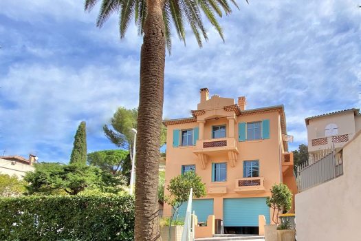 Renovated sea view top floor apartment for sale