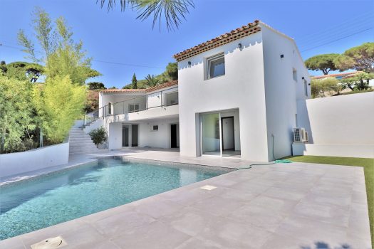 Villa rénovée vue mer à vendre à Sainte-Maxime au Sémaphore