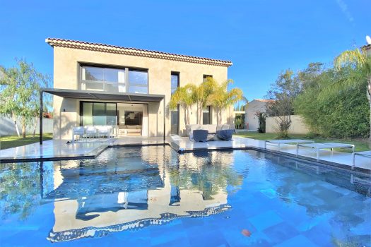 Contemporary villa for sale in Saint-Tropez center's