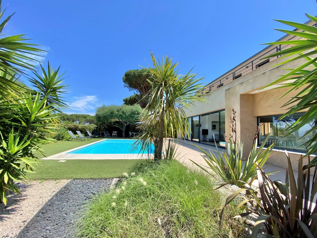 Villa vue mer à vendre au Domaine de Sinopolis SaintTropez Bay Property