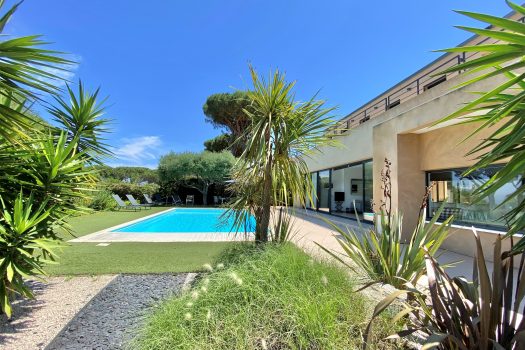 Modern sea view villa for sale in Domaine of Sinopolis