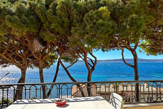 Sea view top floor apartment for sale in Sainte-Maxime center's