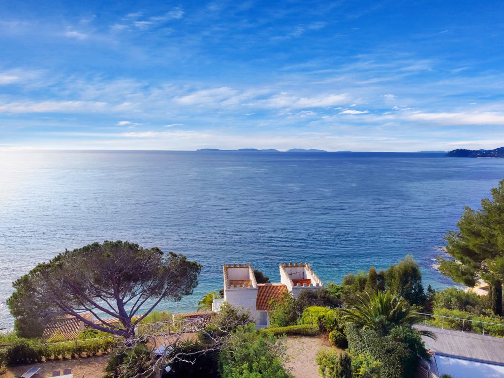 Villa en front de mer à vendre à Gigaro SaintTropez Bay Property