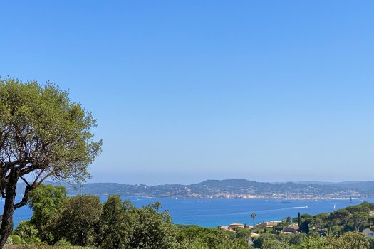 Villa rénovée vue mer à vendre à Sainte-Maxime