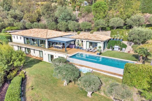 Luxury sea view villa for sale in Beauvallon