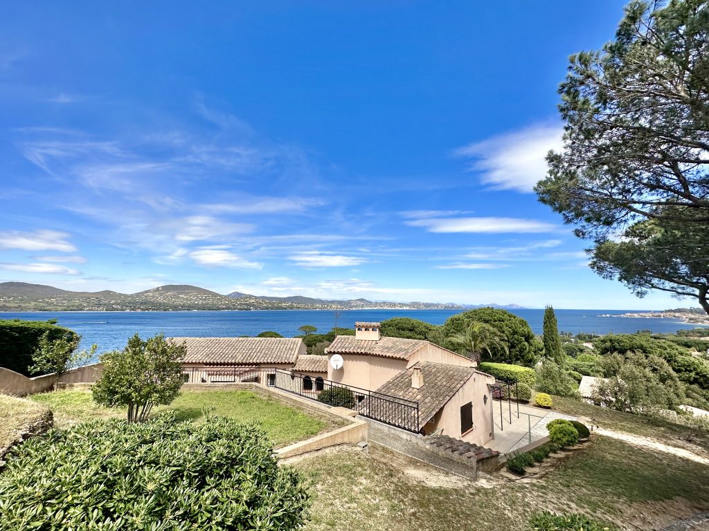 Maison vue mer panoramique à rénover à Sinopolis SaintTropez Bay Property