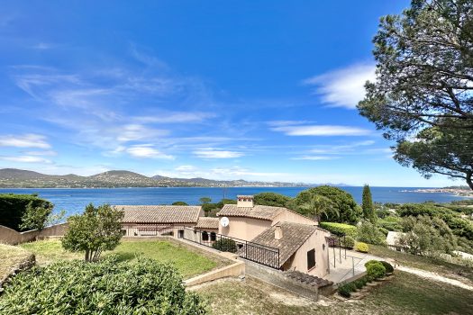 Panoramic sea view house to renovate in Sinopolis