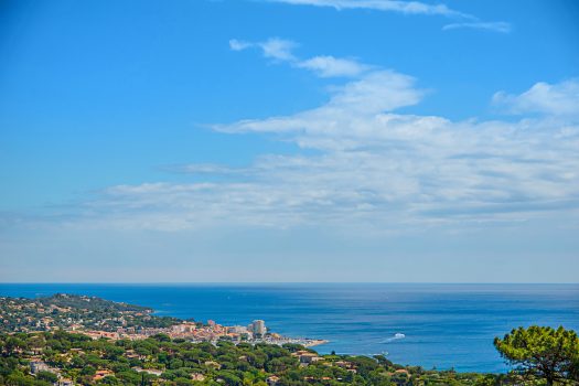 Villa vue mer panoramique à vendre à Beauvallon Bartole