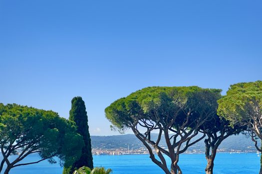 Vlak stuk land met zeezicht te koop in Sainte-Maxime