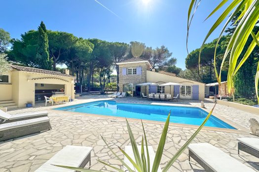 Villa for sale walking distance to la Nartelle beaches