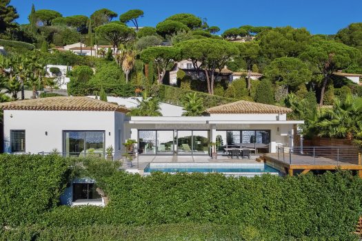 Modern villa in Sainte-Maxime with sea view over Saint-Tropez