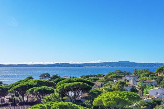 Moderne villa met panoramisch zeezicht te koop in Sainte-Maxime