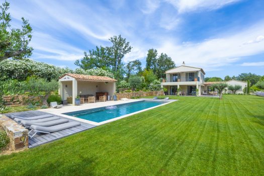 Contemporary villa for sale walking distance to Grimaud village's