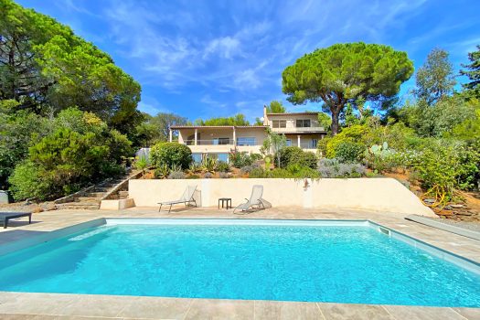 Villa met panoramisch zeezicht te koop in La Croix-Valmer